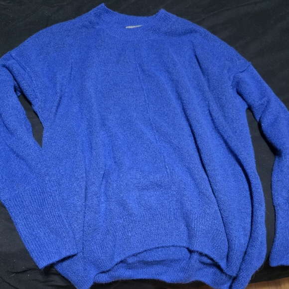 Vince Camuto Sweaters - Vince Camuto Oversized Crewneck Sweater in Cobalt Blue. Size Small